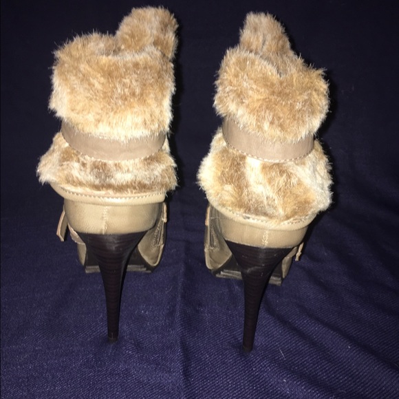 *BRAND NEW* Taupe fur trimmed high heeled Booties - Picture 3 of 4