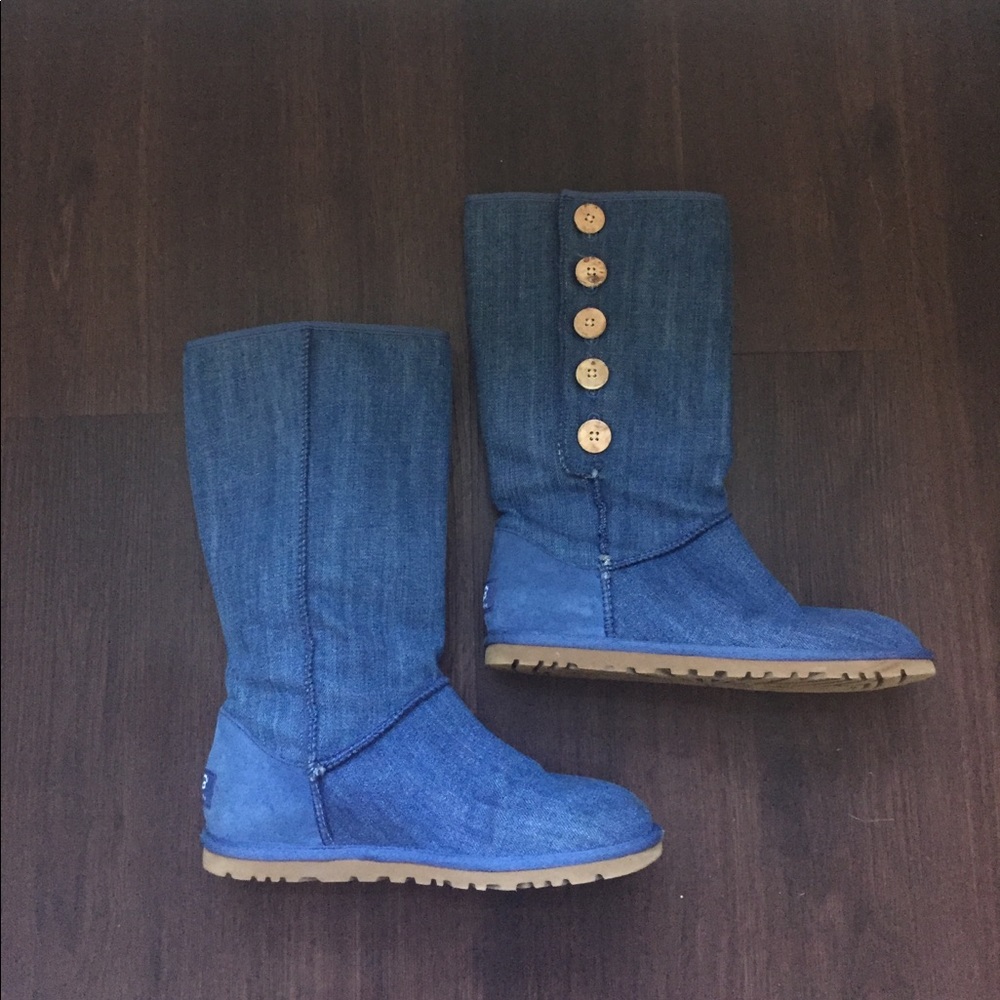 Like new! Blue Uggs
