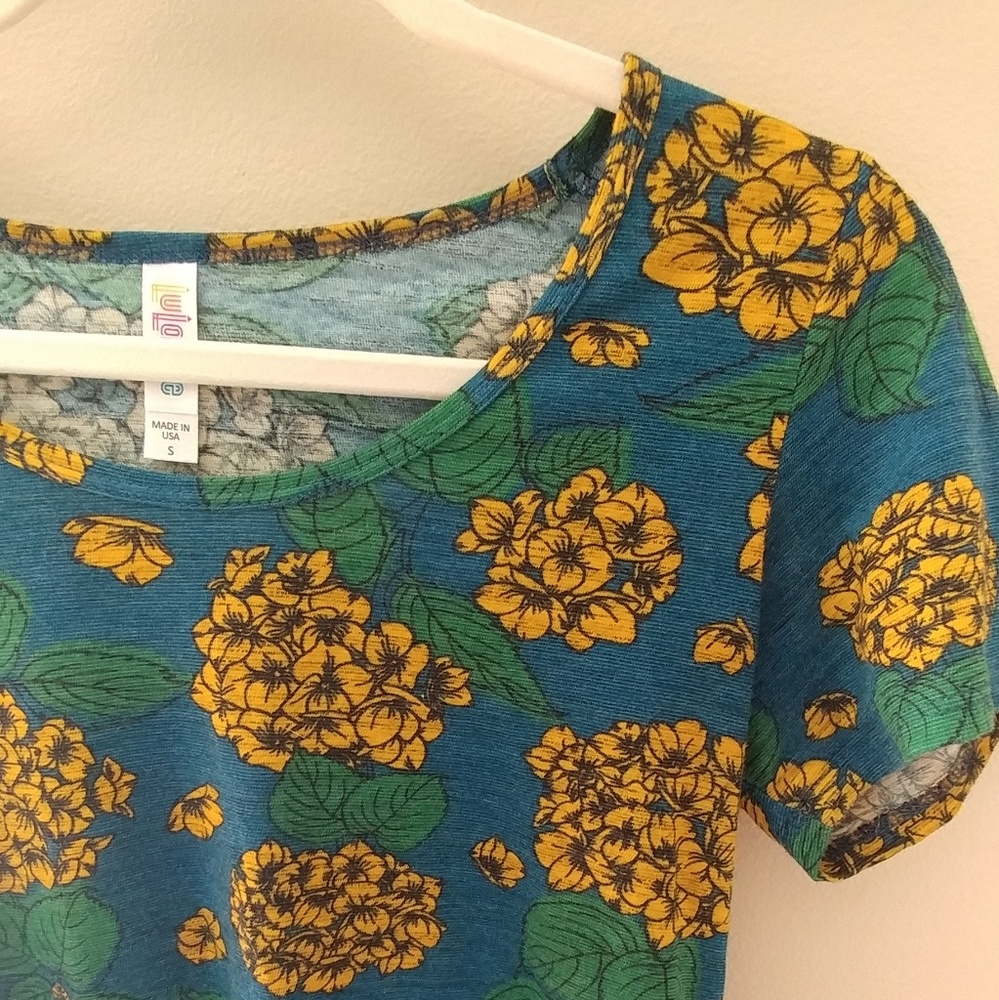 NWOT LuLaRoe Perfect T