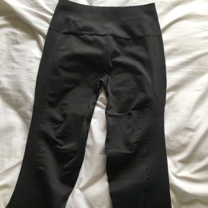 Lululemon grey crop leggings