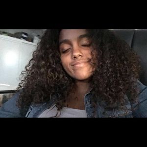 Meet your Posher, Delina