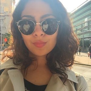 Meet your Posher, Ana