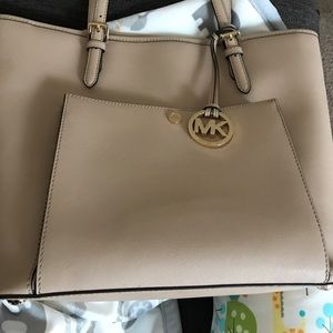 Micheal kors jet set