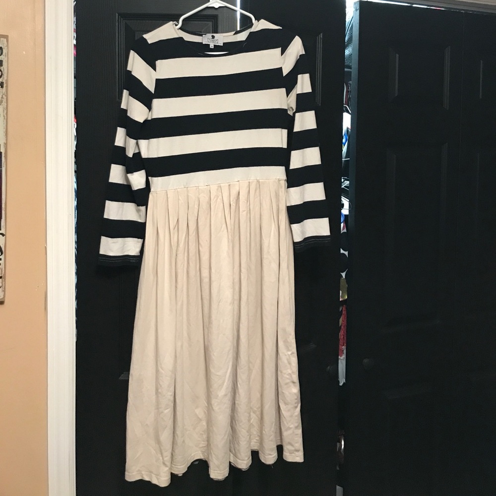 Dainty Jewell's dress
