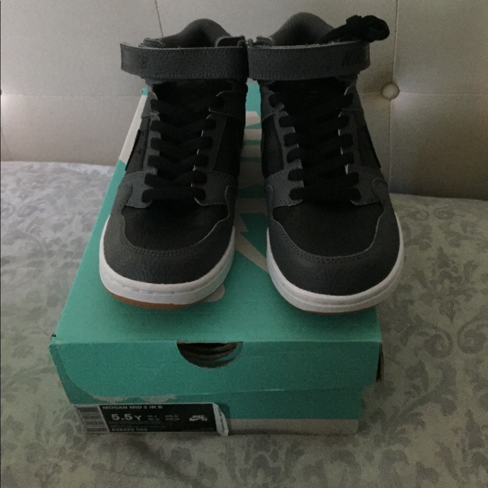 Nike Sb Mogan mid 2 jr b 5.5Y