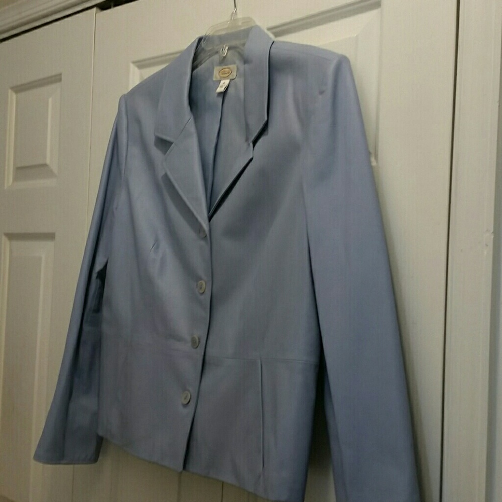 Beautiful robin egg color blazer.