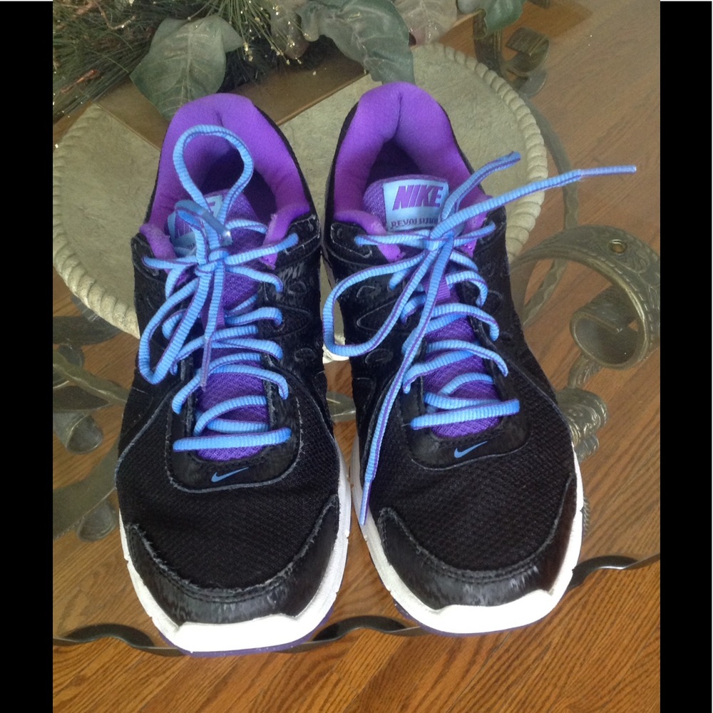 Woman's Nike Revolution 2