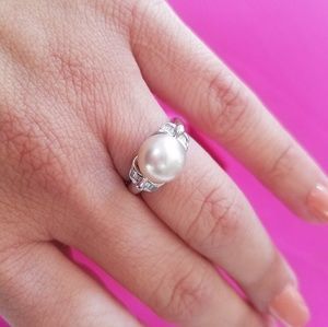 Pearl and diamond 14k white gold ring