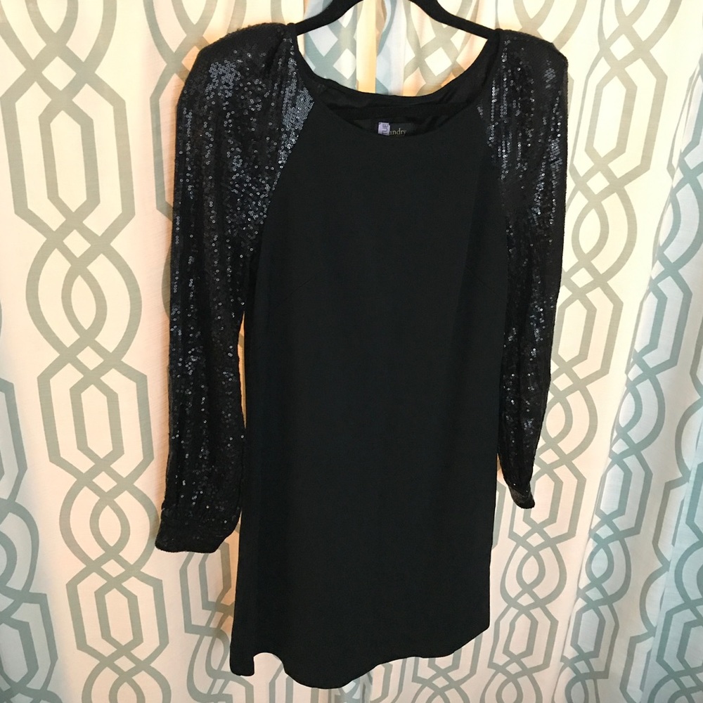 NYE LBD! Laundry by Shelli Segal Sequin Shift 🎊
