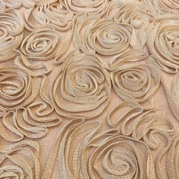 Beautiful floral textured straight skirt - Picture 3 of 4