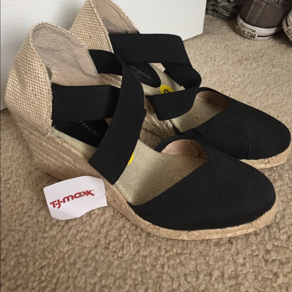 Black wedges