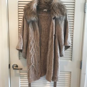 Button up sweater w/tie waist and faux fur collar