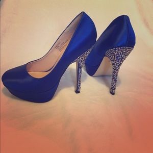 Steve Madden blue satin pumps