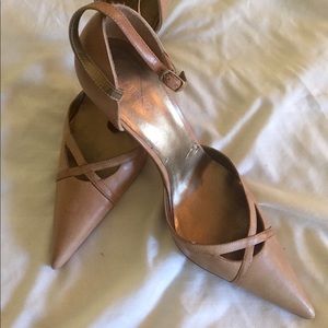 Final $$. Excellent Guess Shoes Sz 8.5M