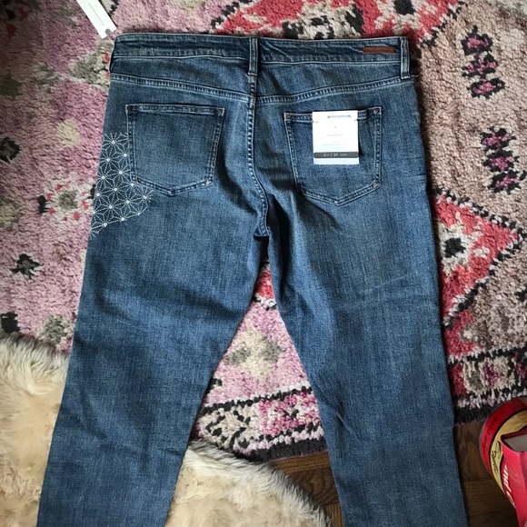 Anthropologie Embroidered Patch Distressed Jeans - Picture 4 of 4