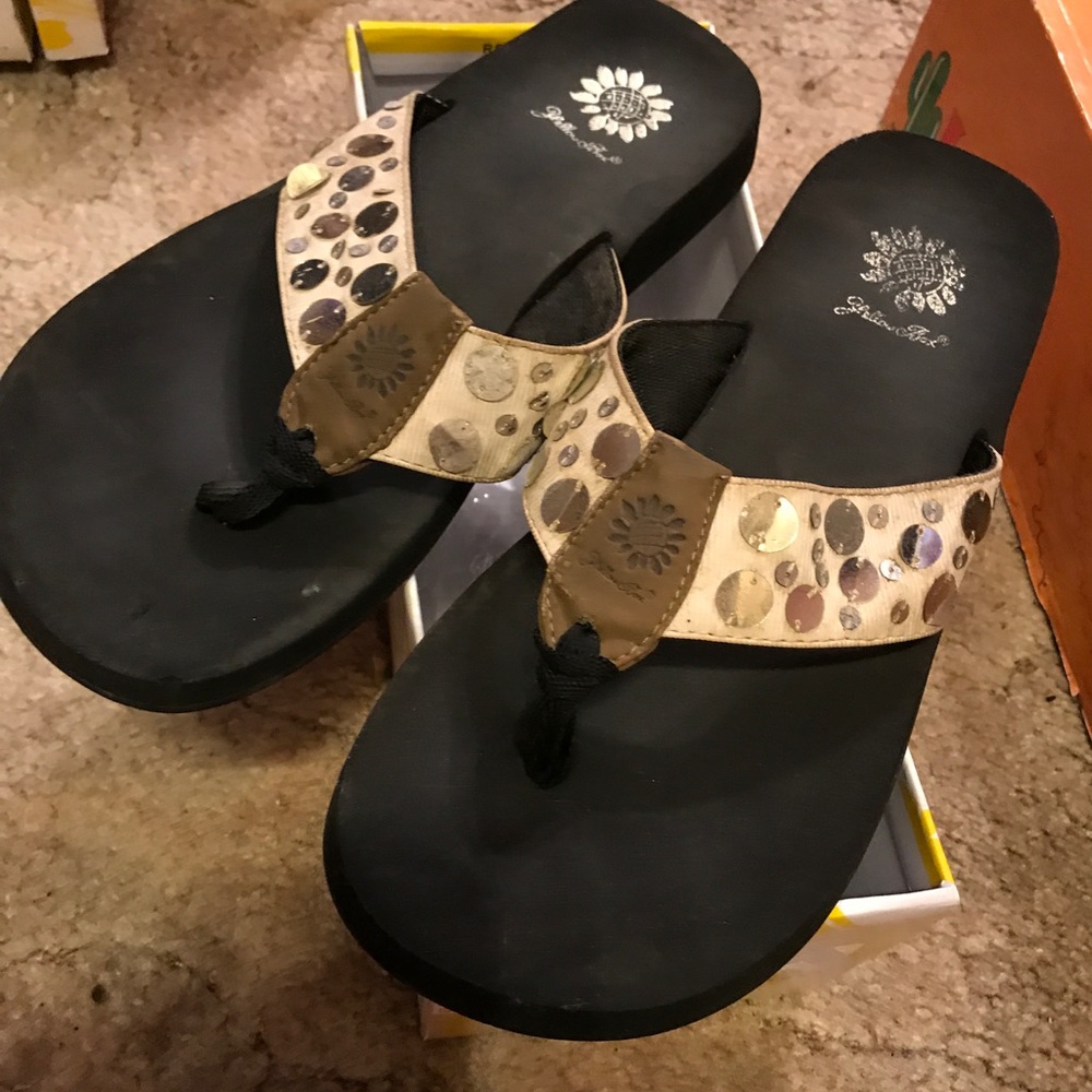 Yellow Box Flip Flops, 9