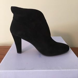 NWOT Eric Michael Blk Suede Bootie Size 39