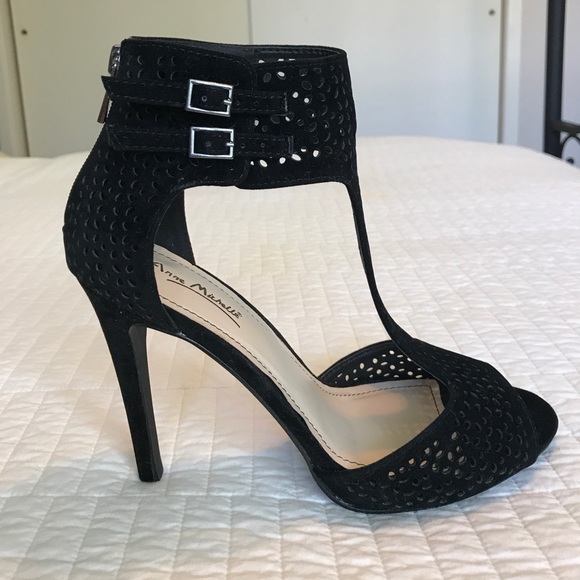 Anne Michelle sz 8.5 Black Cutout T-strap Heel - Picture 2 of 7