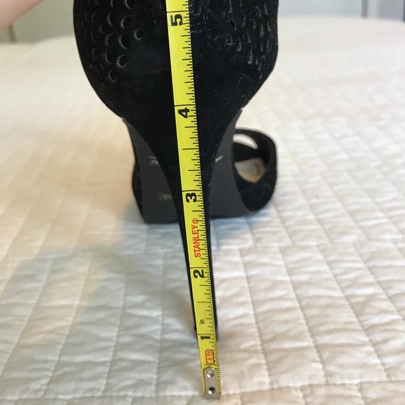 Anne Michelle sz 8.5 Black Cutout T-strap Heel - Picture 6 of 7