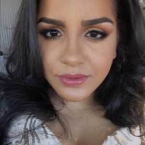 Meet your Posher, Aura