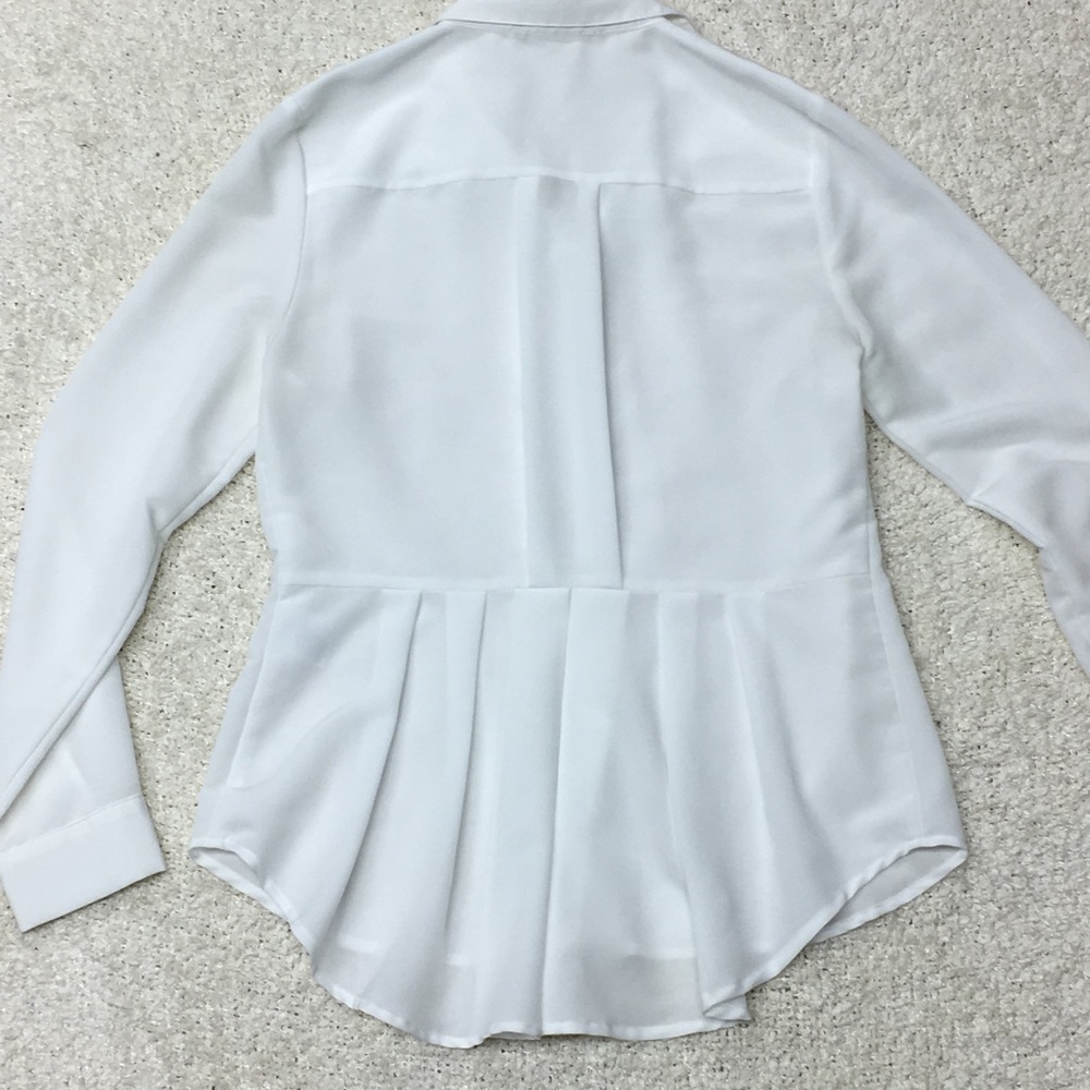 41 Hawthorn White Button-up Small