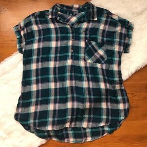 Plaid short sleeve button down shirt