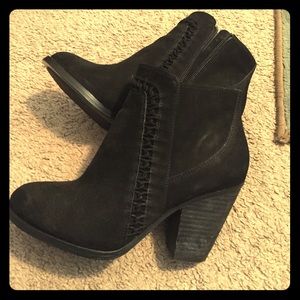 Black shade Vince Camuto booties