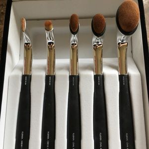 Artís Brushes