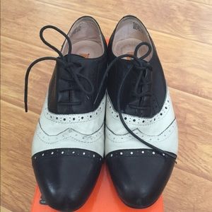 Miz Mooz lace up oxfords in black/white.
