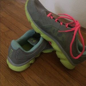Under Armour grey/green/pink