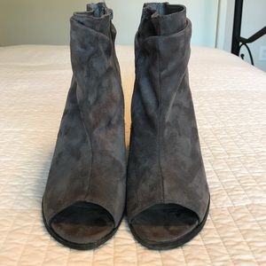 Bella Marie sz9 Grey Suede Peep Toe Slouchy Bootie
