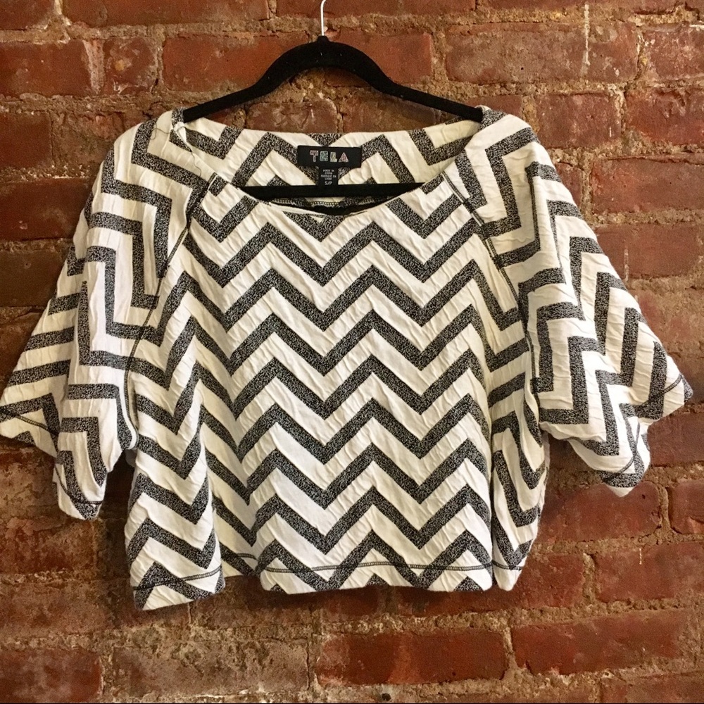 TELA B&W Chevron Top