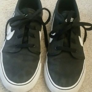 Nike boys shoes