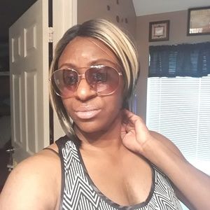 Meet your Posher, Quantika