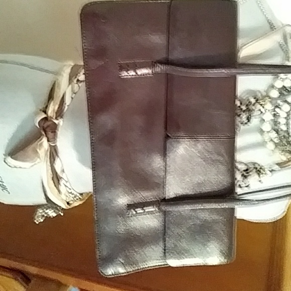 Bag, cute with a dress or jeans,! Its on S A LE - Picture 1 of 4