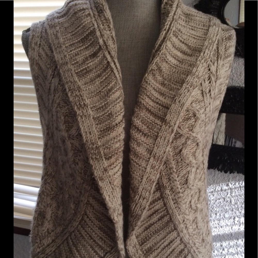 Beautiful & cozy , high low sweater/vest 💐💕