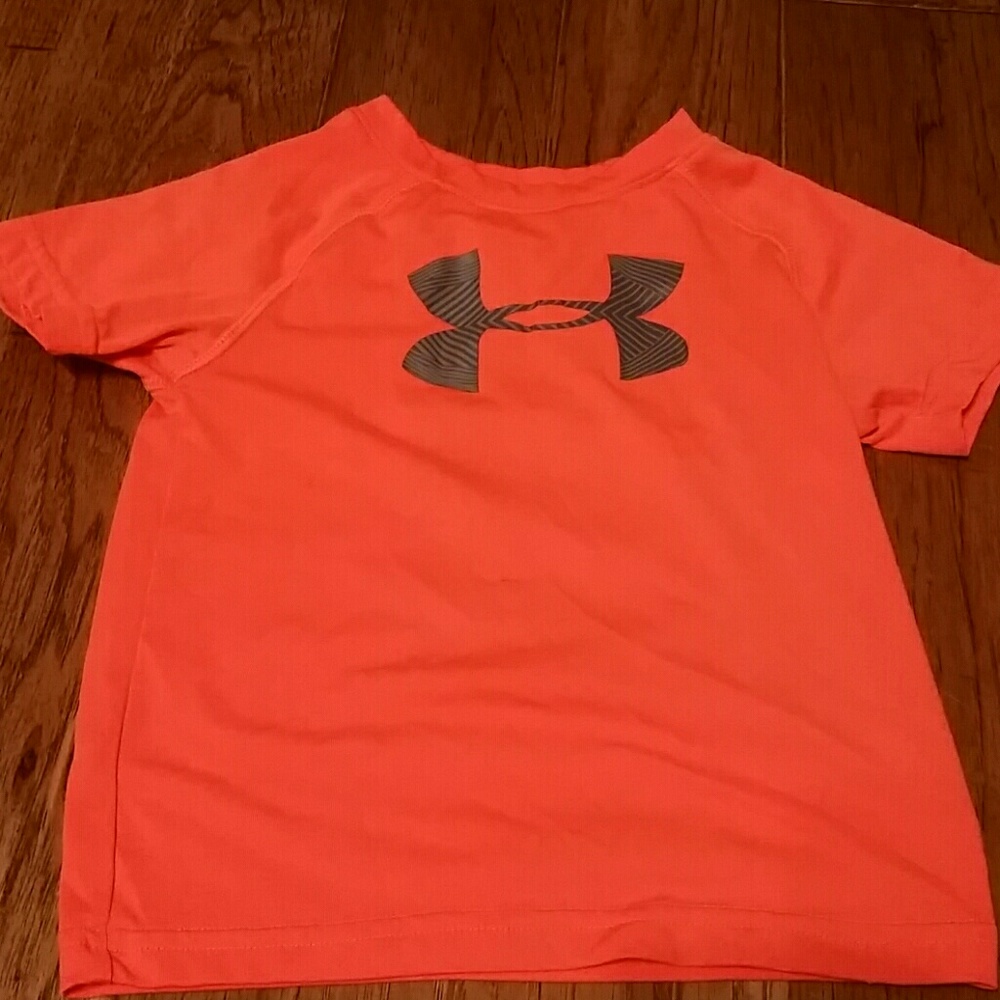 Under armor size 2t