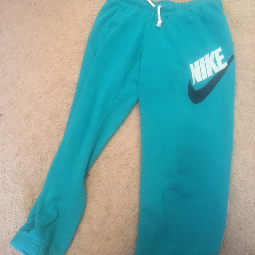 Nike cropped sweatpants