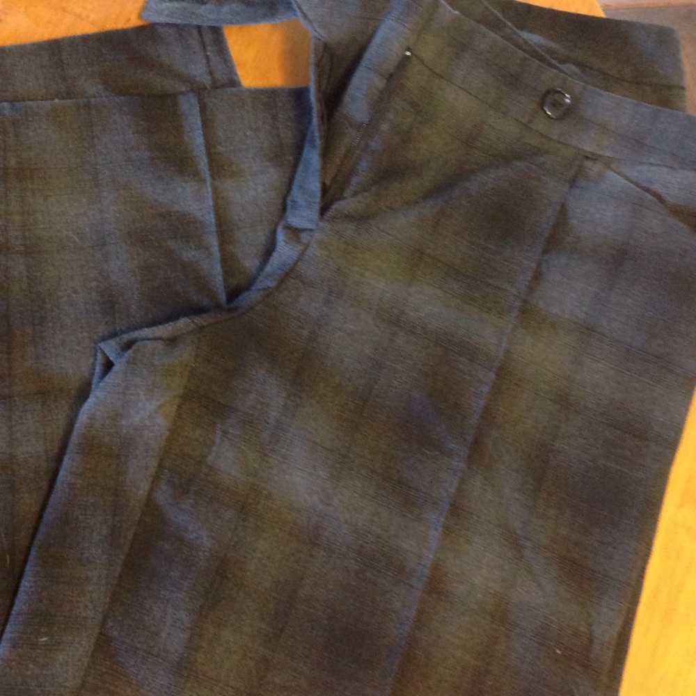 Size 8 modern fit greenish black. Cool