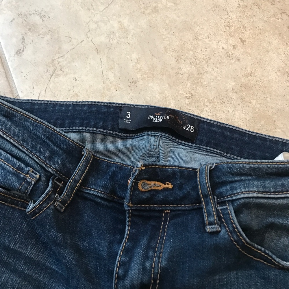Hollister Crop Jeans w/rips