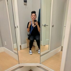 Meet your Posher, Elyssa