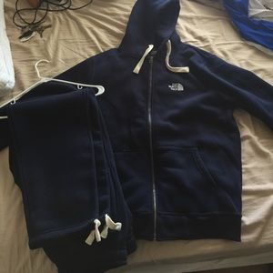XL Men’s North Face Sweatsuit