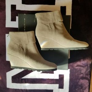 🎉SALE🎉 Steven Madden wedge booties