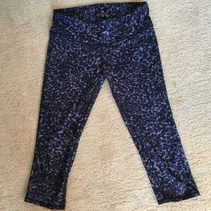 Athleta Chaturanga Capri Size M