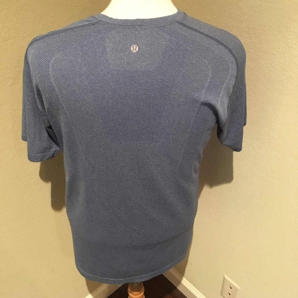 Lululemon men's large workout shirt