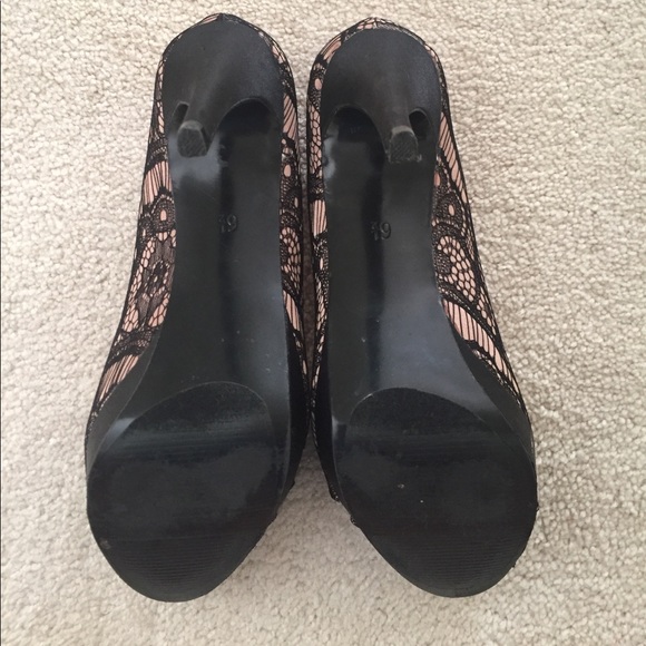 Nude/black lace bow heels - Picture 3 of 5
