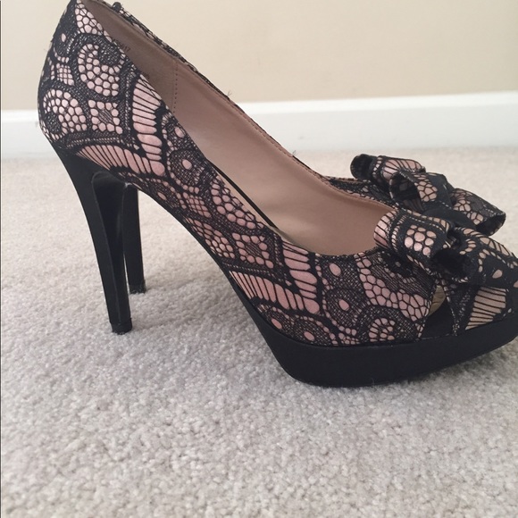 Nude/black lace bow heels - Picture 5 of 5