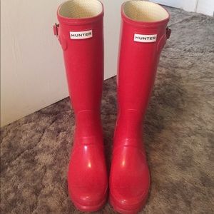 Red shiny hunter boots! Size 7. Very lightly worn