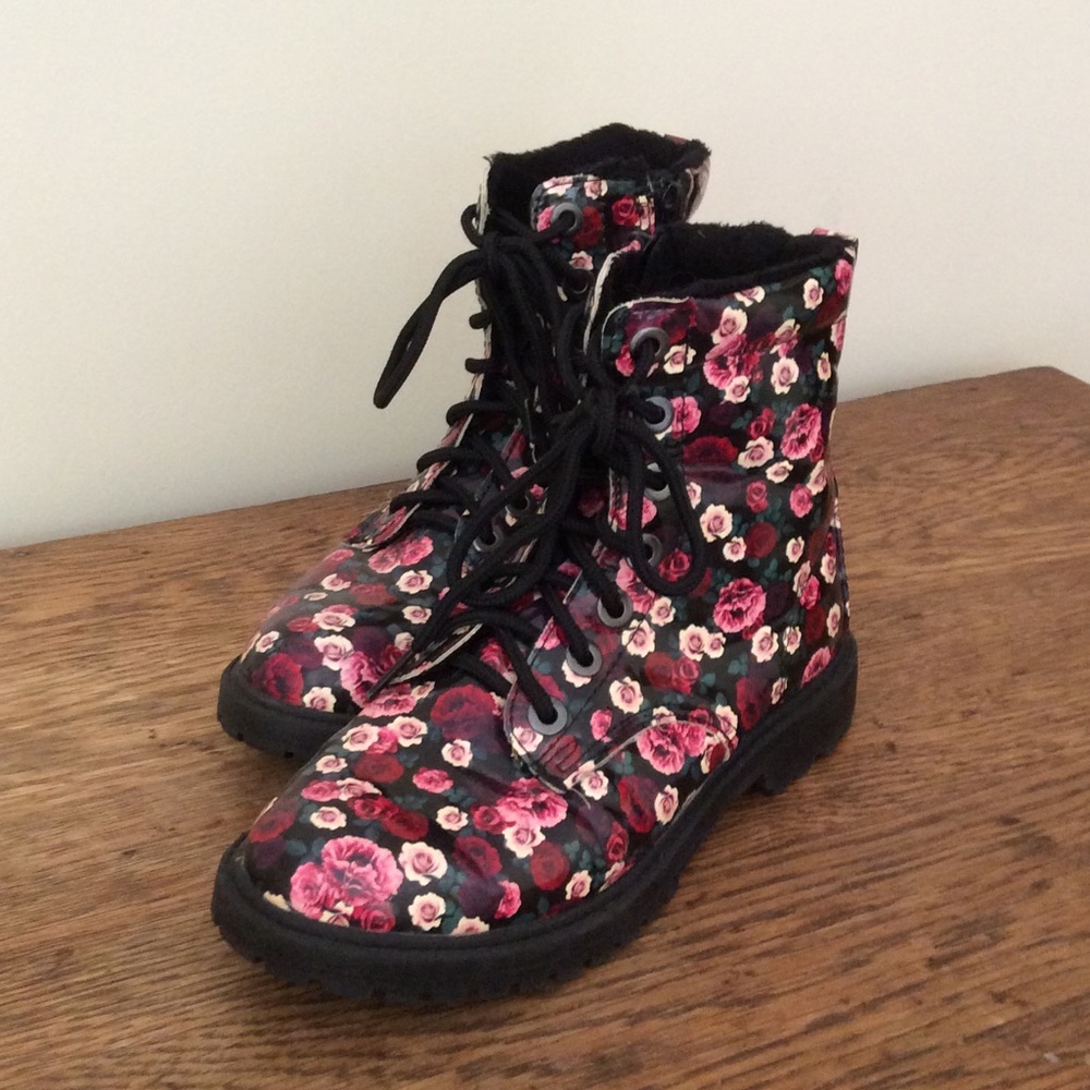 H&M girls boots size 4