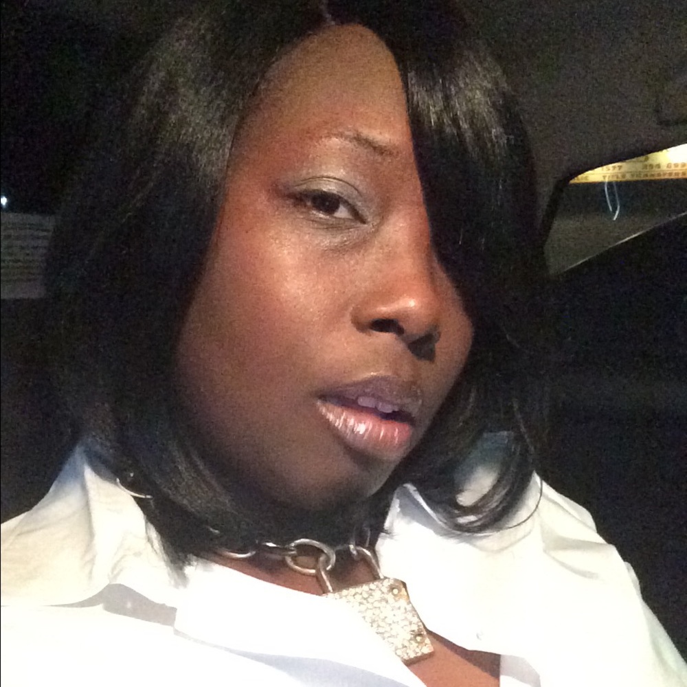 Meet your Posher, Yakeena